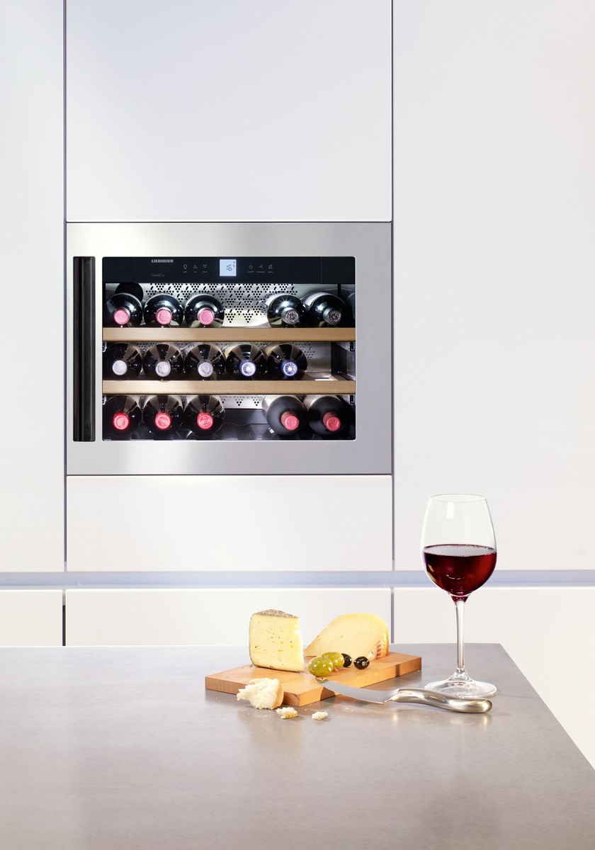 LIEBHERR VGRADNA VINSKA VITRINA WKEes553
